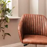 Hvilken lænestol skal der stå i stuen for at sikre perfekt afslapning? Her er 5 gode bud