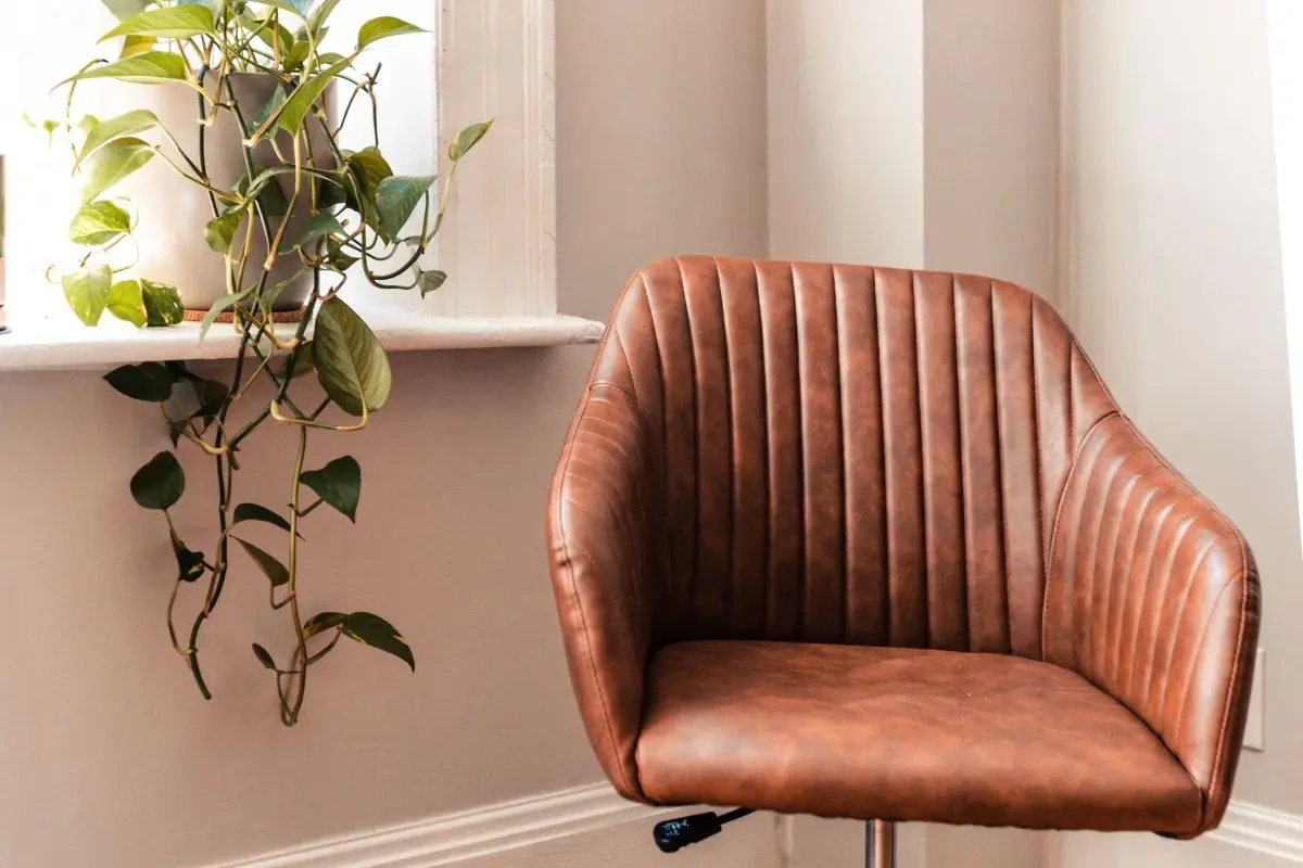 Hvilken lænestol skal der stå i stuen for at sikre perfekt afslapning? Her er 5 gode bud